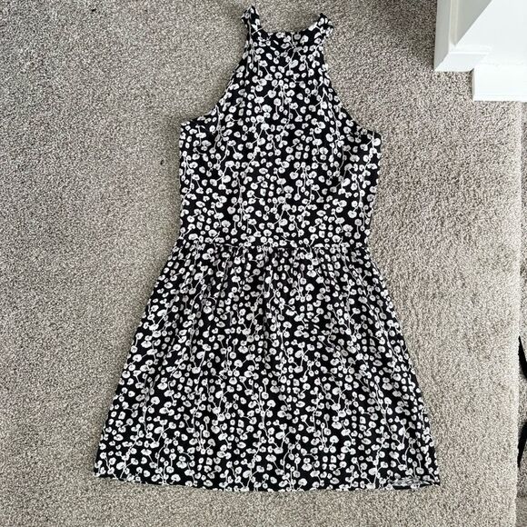 NEW LAVINA | Black and White Floral Dress - Picture 9 of 13
